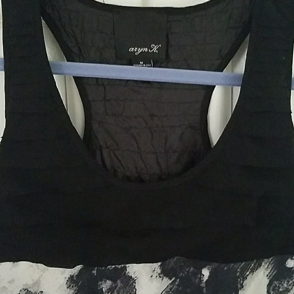 Black printed tank - Picture 3 of 4